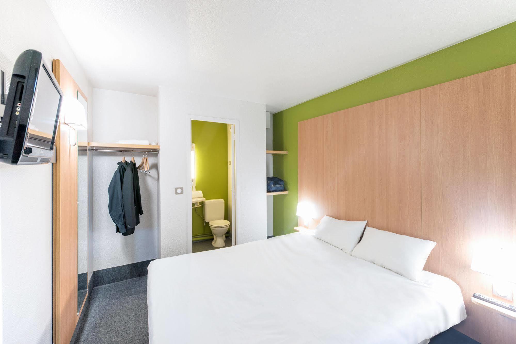 B&B Hotel Brest Kergaradec Aeroport グエヌー エクステリア 写真