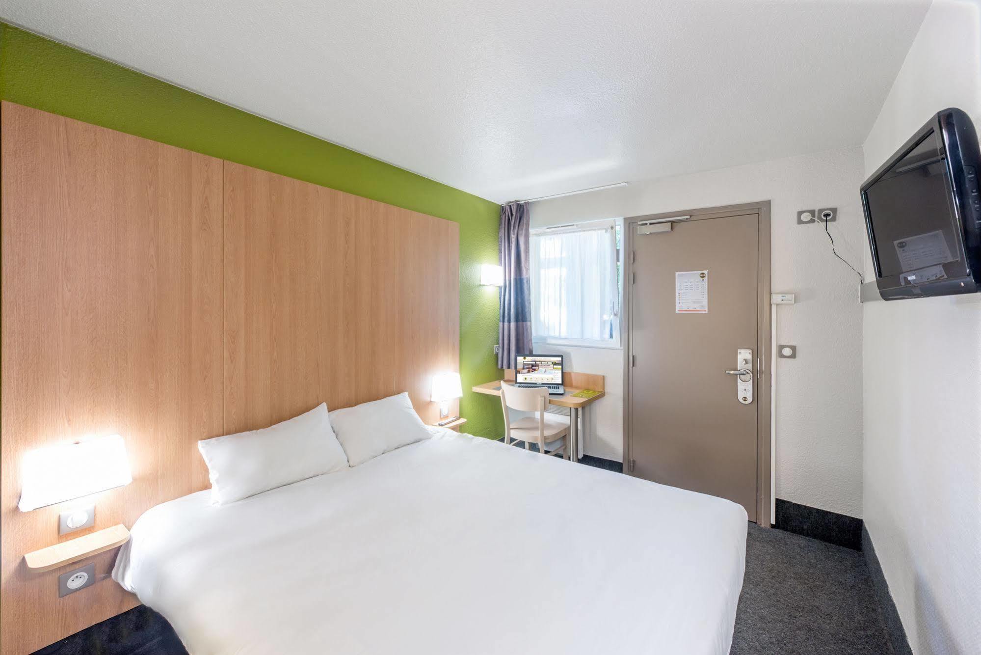 B&B Hotel Brest Kergaradec Aeroport グエヌー エクステリア 写真