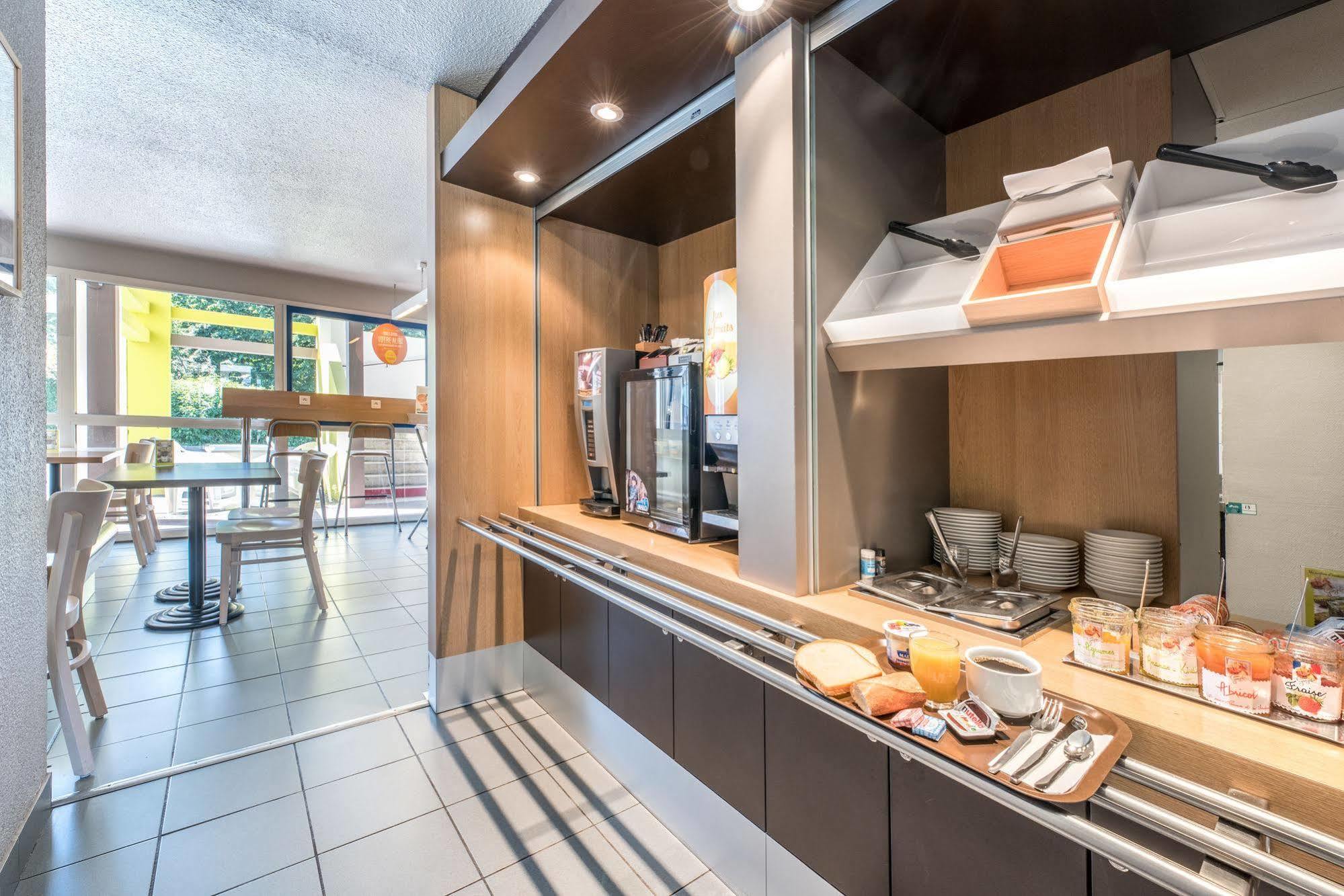B&B Hotel Brest Kergaradec Aeroport グエヌー エクステリア 写真